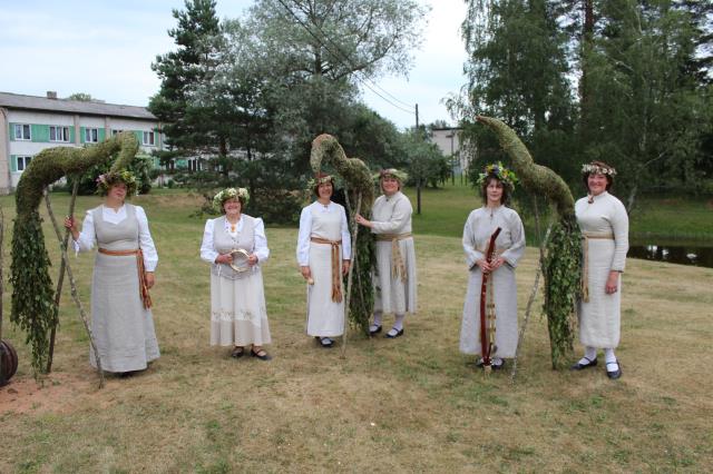 folkloras kopa "Smaržo siens" 